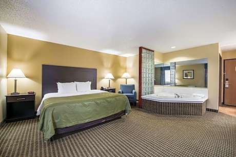 1 King Bed, Nonsmoking