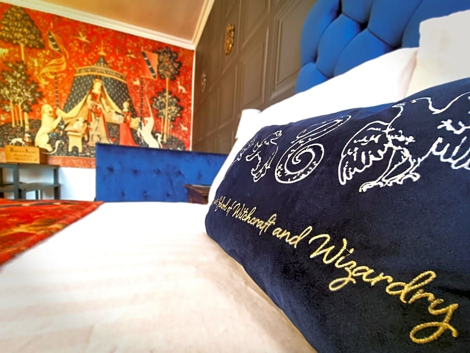 Ricky Road Guest House - Premium