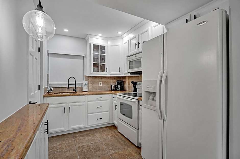 Bright Beachside Getaway