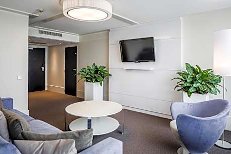 One-Bedroom Suite with City View