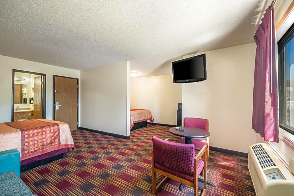 Americas Best Value Inn & Suites Harrisonville