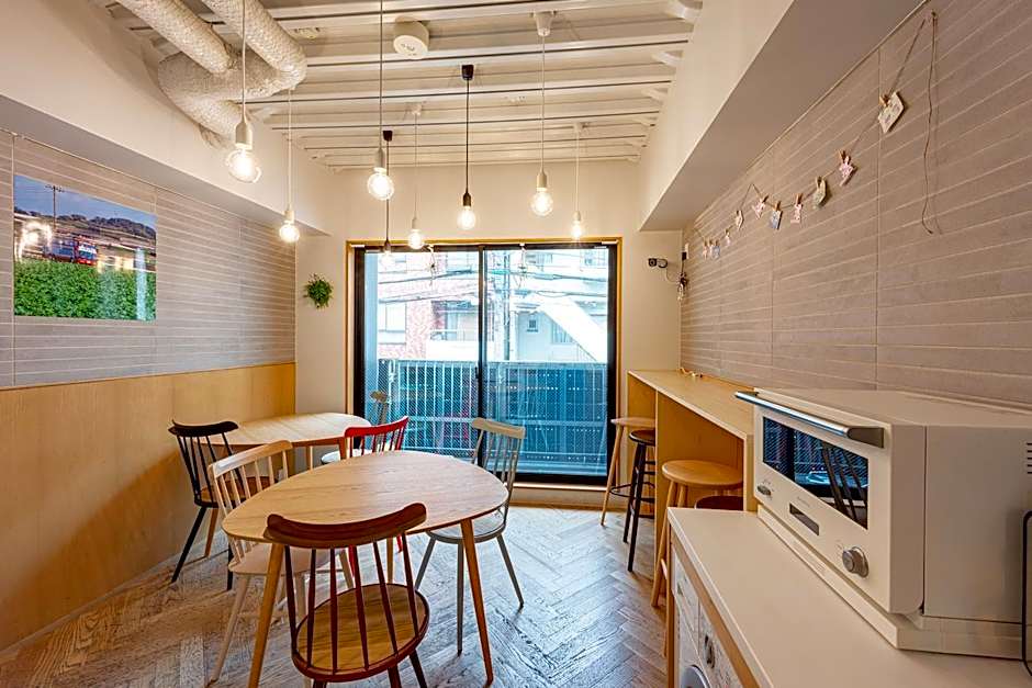 plat hostel keikyu asakusa station