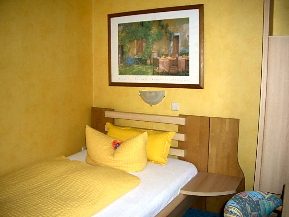 Photo 1 of 8 of Single Room