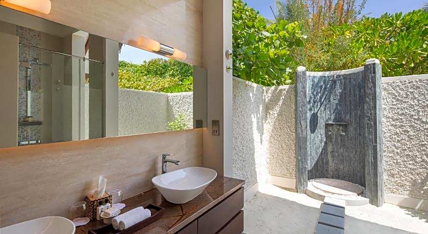 Heritance Aarah - Premium All Inclusive - 40 Minutes away from Male by Seaplane