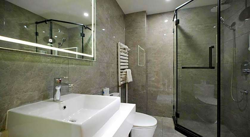 Green Tree Inn Urumqi San'gong Metro Station Exit