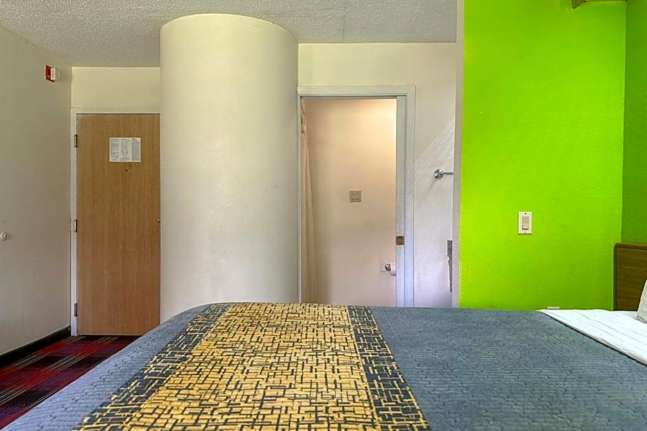 Classic Inn By OYO I- 240 Near Memphis Airport