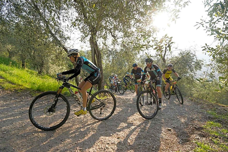 HOODY ACTIVE & HAPPINESS HOTEL