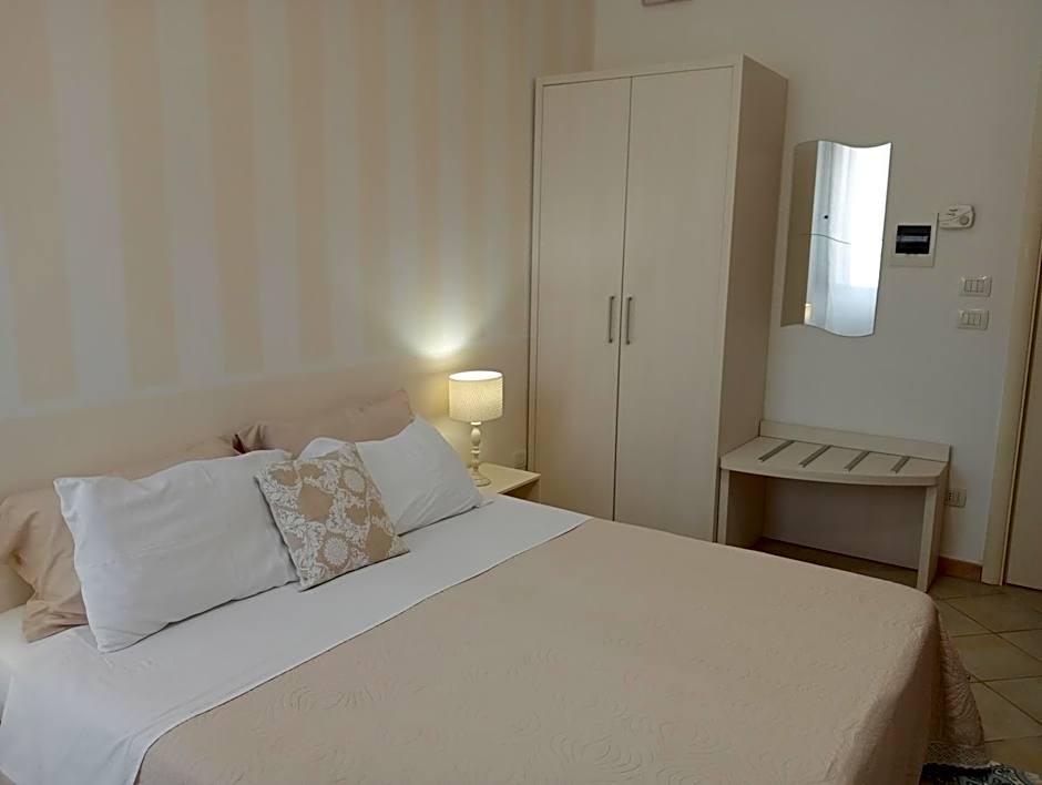 Photo 1 of 7 of 1 Double Bed or 2 Beds