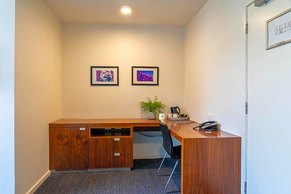 Cosmopolitan Hotel and Apartments