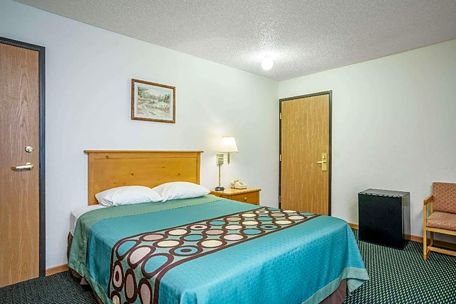 Photo 1 of 1 of 1 Queen Bed, Mobility Accessible, Grab Bars, Bathtub