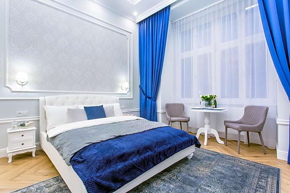 Main Square Apartments