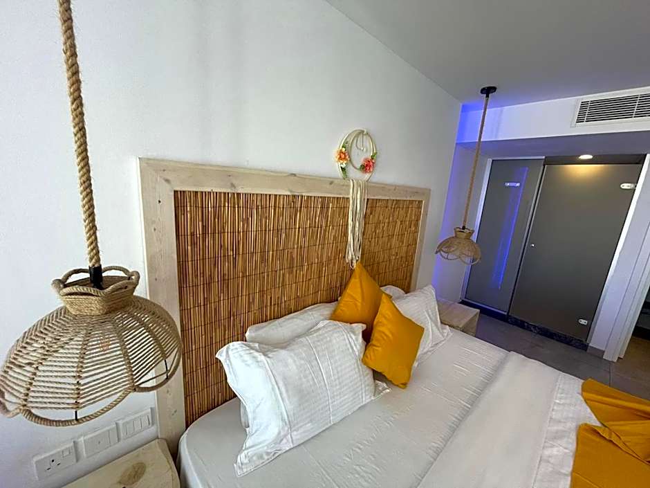 Ocean Dreams Suites - By the Harbour