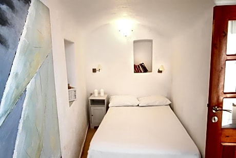 Two Bedroom Cave Suite with Caldera View