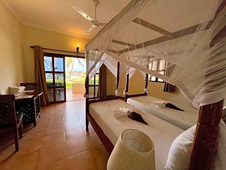 Standard Twin Room with Sea View