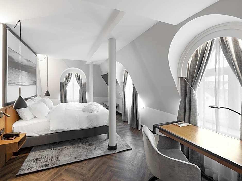 MERCURE KLAIPEDA CITY HOTEL, Meetings, Events, Restaurant & Bar - Accor Group, Pet Stay FREE