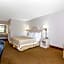 Days Inn & Suites by Wyndham Navarre - near Beaches/Hurlburt
