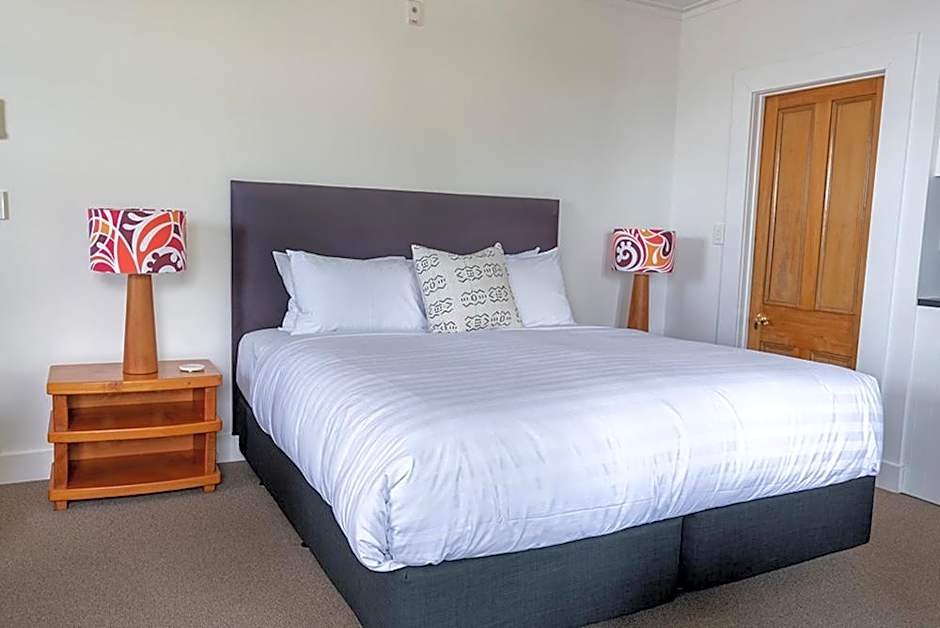 The Old Oak Boutique Hotel