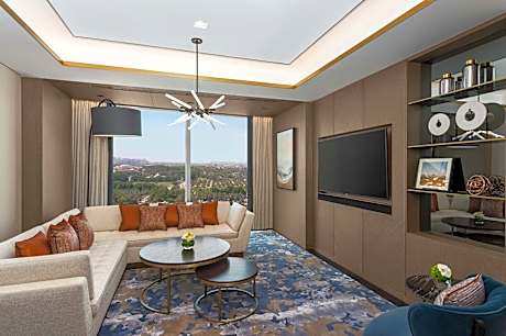 Deluxe One-Bedroom King Suite