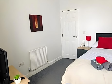 Townhouse @ 51 Balfour St -Stoke