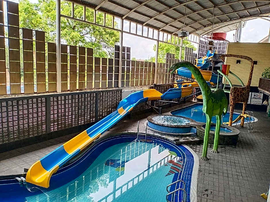 Crown Victoria Hotel Tulungagung