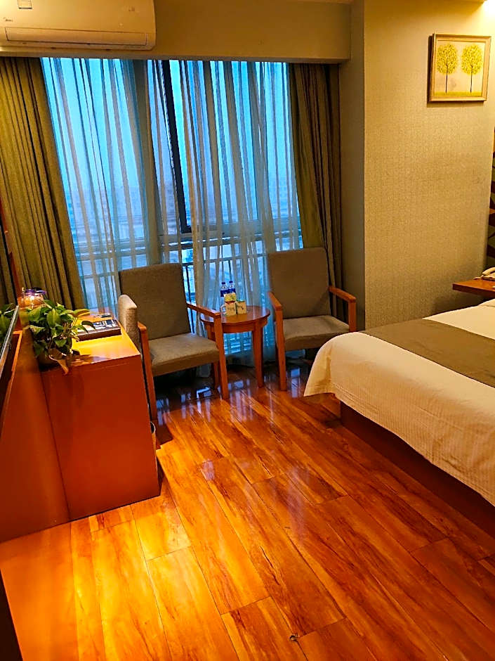 Vatica Jieshou City New Passenger Transport Center Hotel