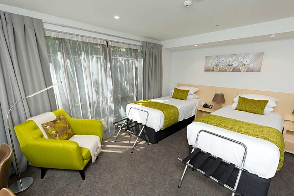 2 on Whiteleigh and 239 on Lincoln Motel