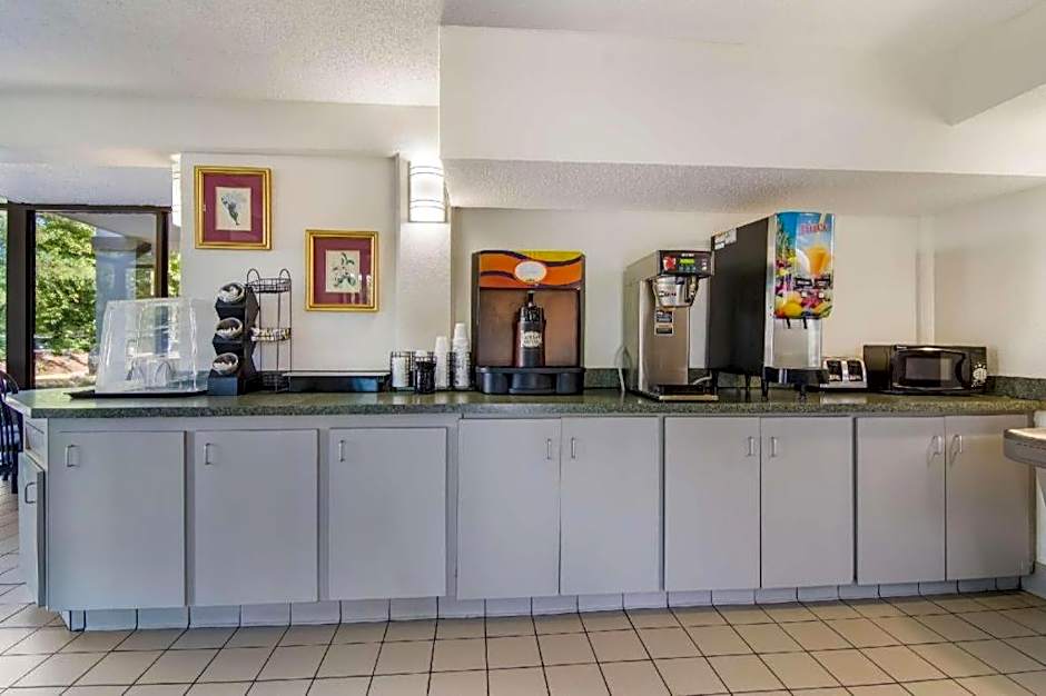 Econo Lodge South Garner