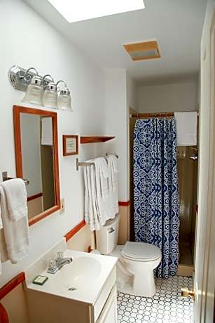 Two Bedroom Unit with Two Queen Beds