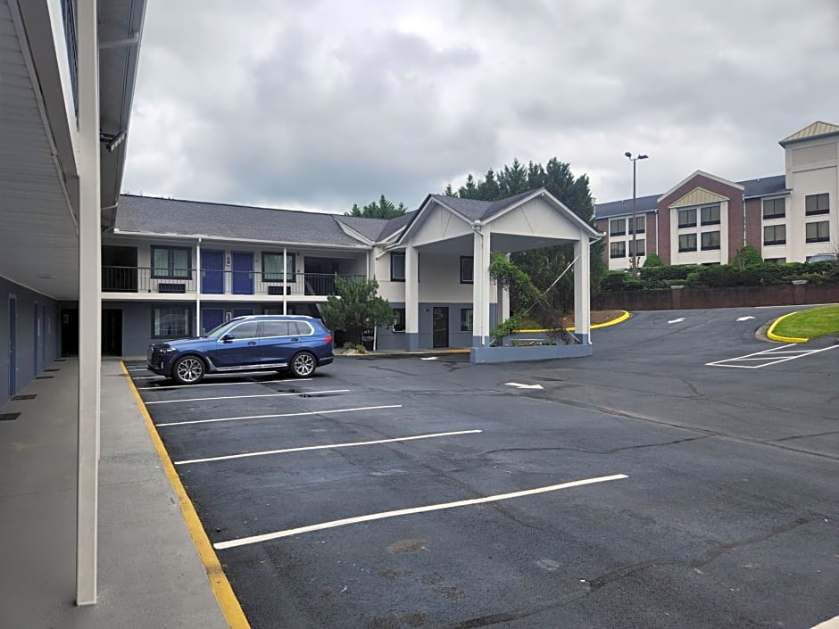 Days Inn by Wyndham Dahlonega University Area