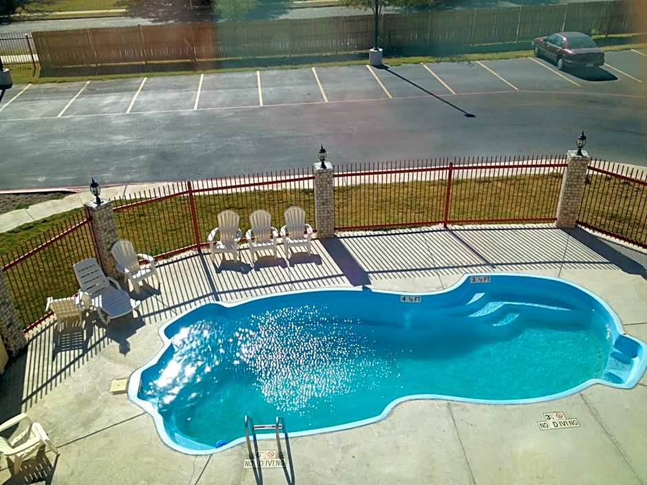 Howard Johnson by Wyndham Lubbock TX