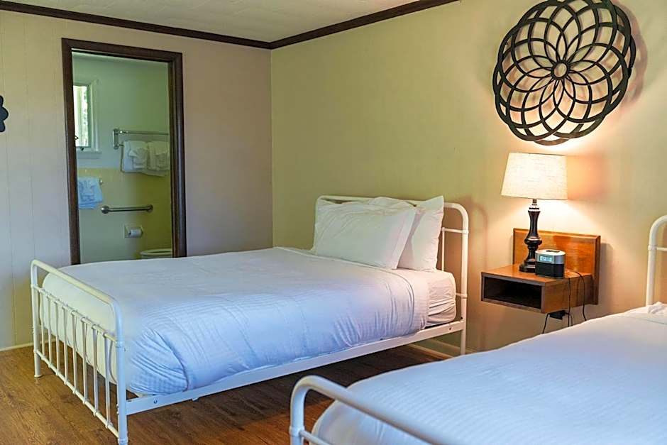 Whispering Winds Motel