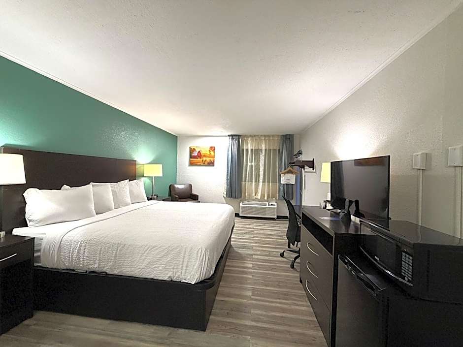 Baymont Inn & Suites by Wyndham Newton IA