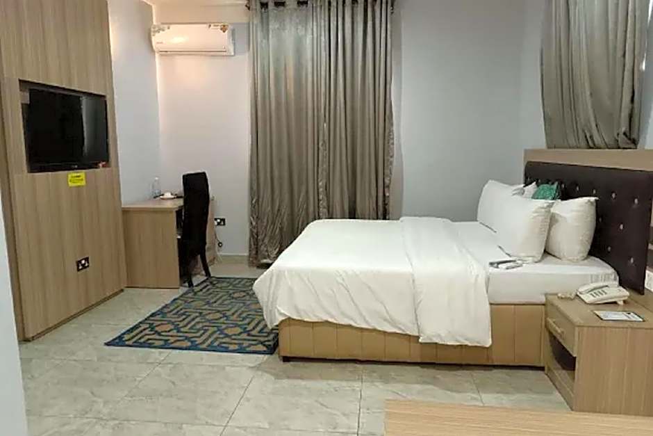 Eleventh House Hotel and Suites