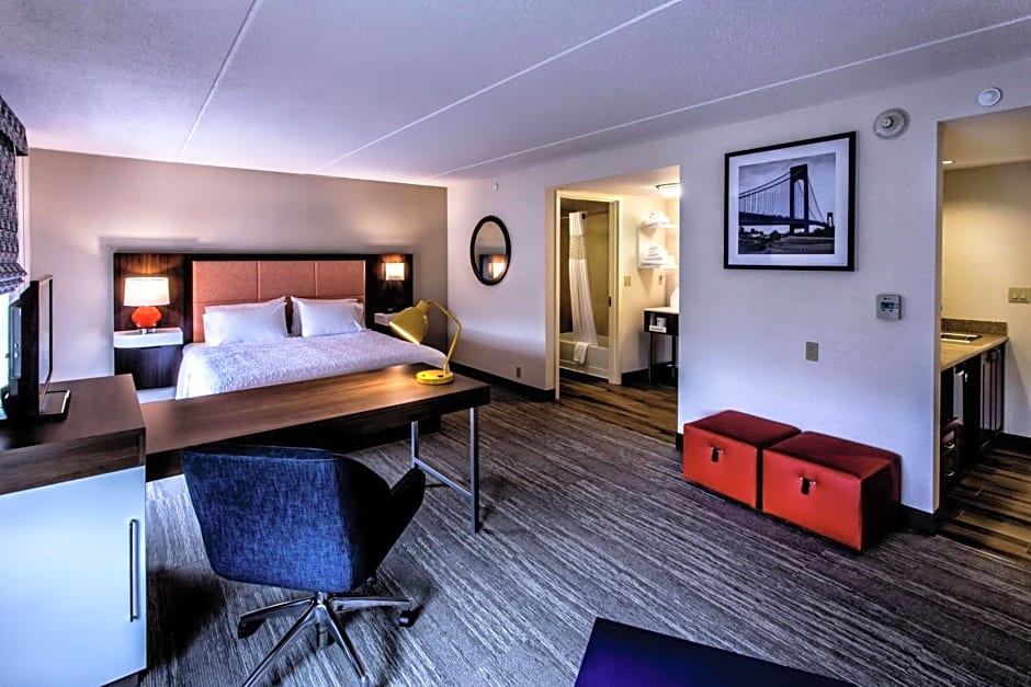 Hampton Inn By Hilton & Suites Staten Island