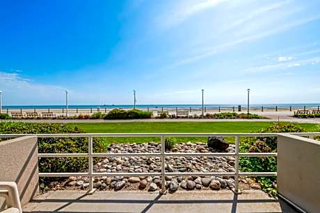 Oceanfront King Room - Disability Access