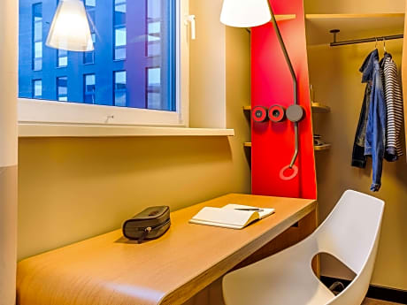 Room with 2 single beds equipped with the new bedding