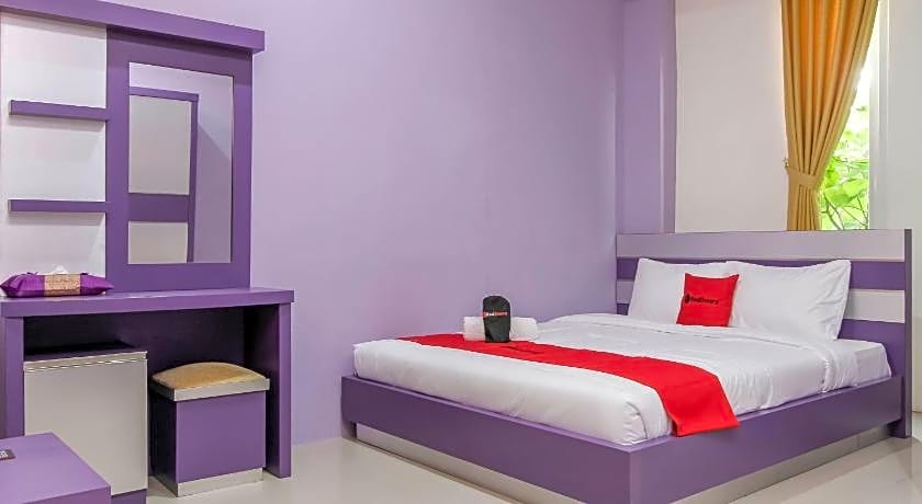 RedDoorz Plus near Stasiun Bekasi