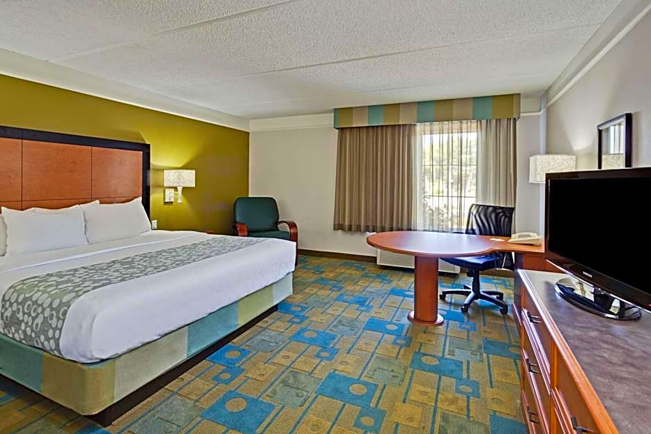 La Quinta Inn & Suites by Wyndham Fort Lauderdale Airport