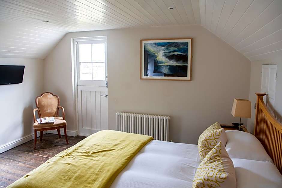 Wheelwrights Arms Country Inn & Pub