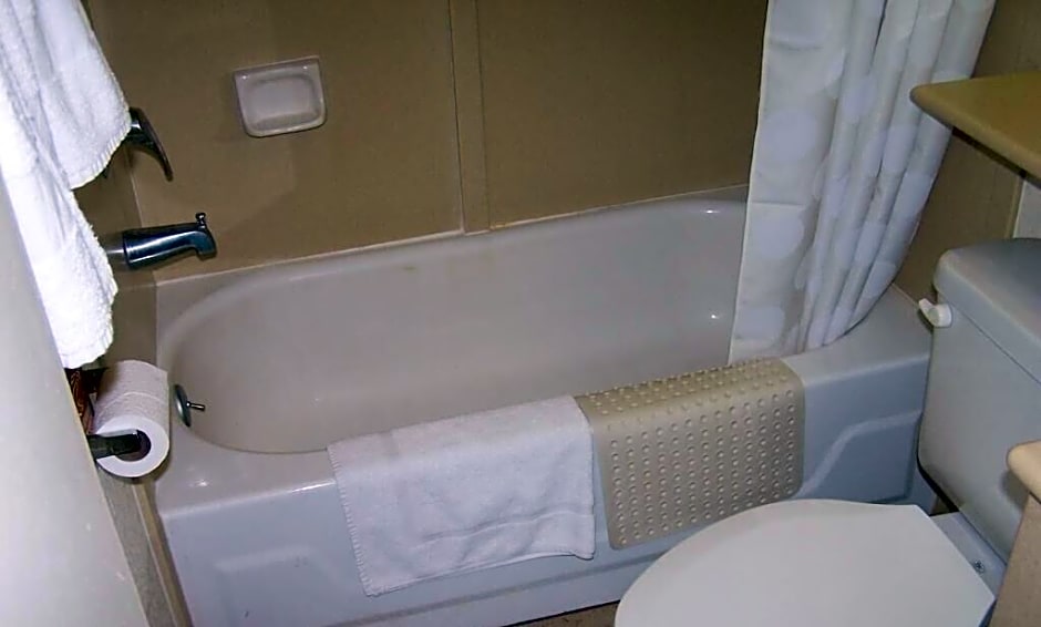 American Inn & Suites