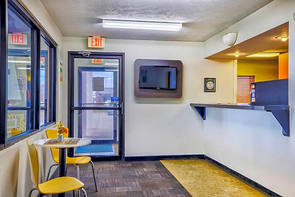 Motel 6-Percival, IA