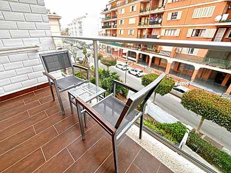 DOUBLE WITH BALCONY 1 OR 2 ADULTS