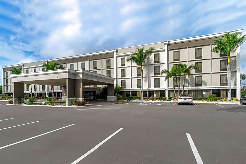 Comfort Inn & Suites St. Pete - Clearwater International Airport