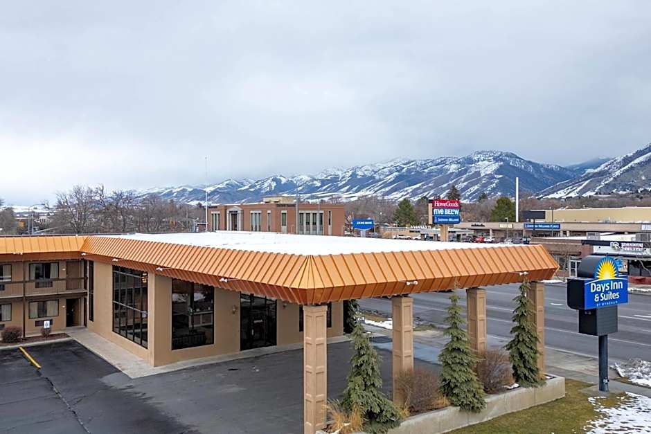 Days Inn & Suites by Wyndham Logan — 24 fotoğraftan 1. fotoğraf