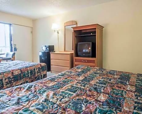 Efficiency Double Room - Non-Smoking