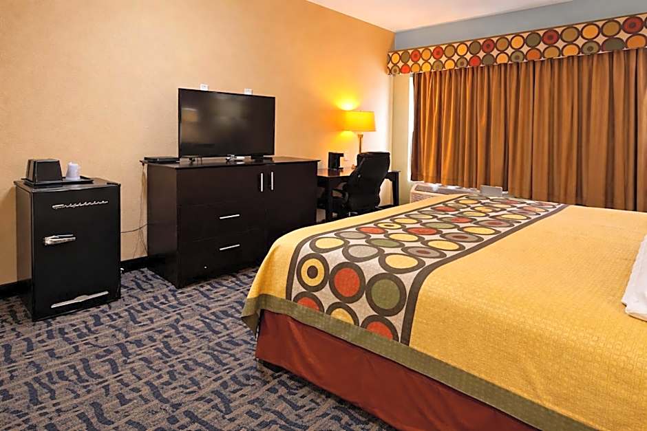 Super 8 by Wyndham Pasadena