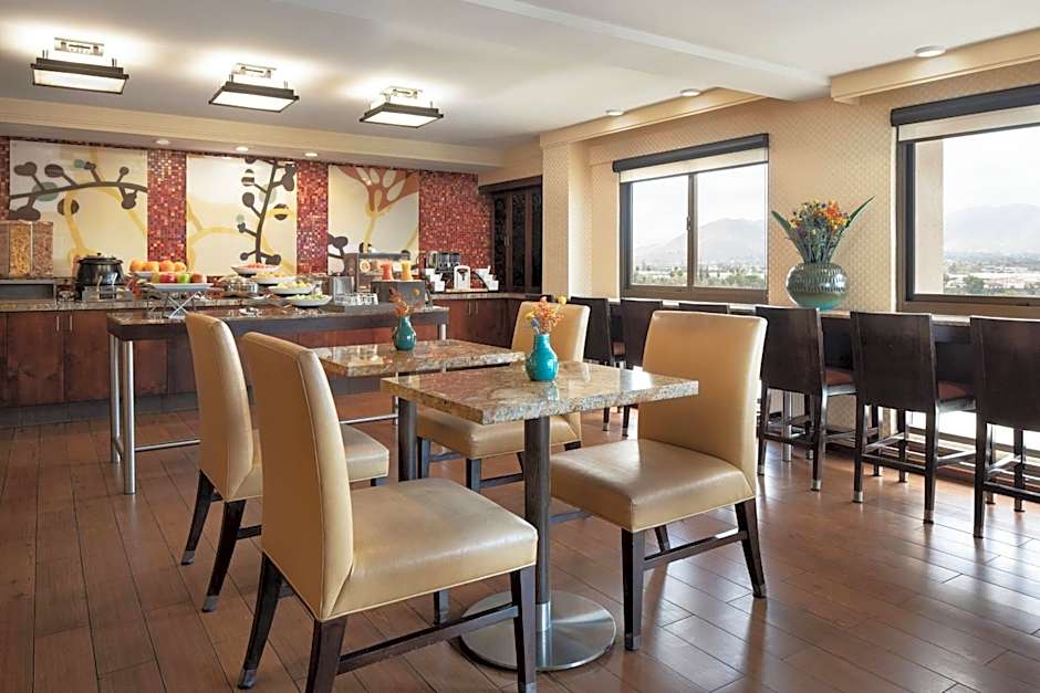 Marriott Riverside at the Convention Center