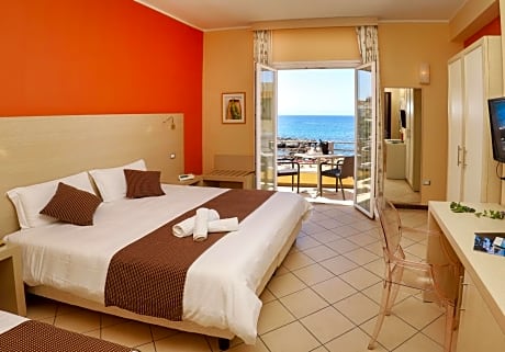 Double Room with Balcony and Sea View