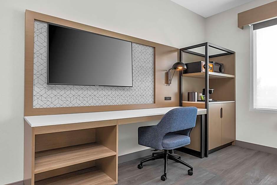 La Quinta Inn & Suites by Wyndham San Jose Silicon Valley