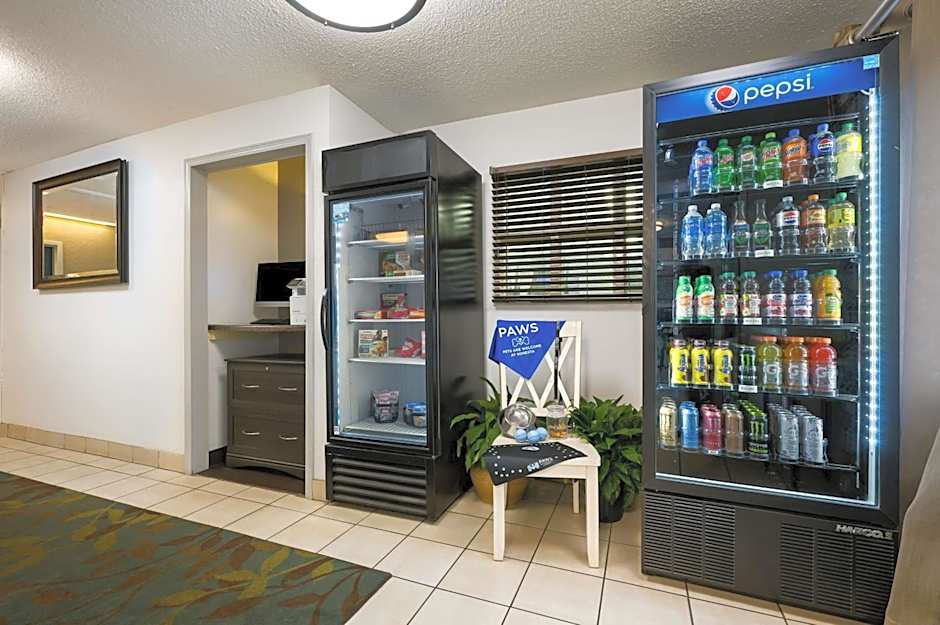 Sonesta Simply Suites Chicago Waukegan